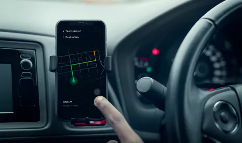 gpsnavigationsystemphoneselfdrivingcar1I1693